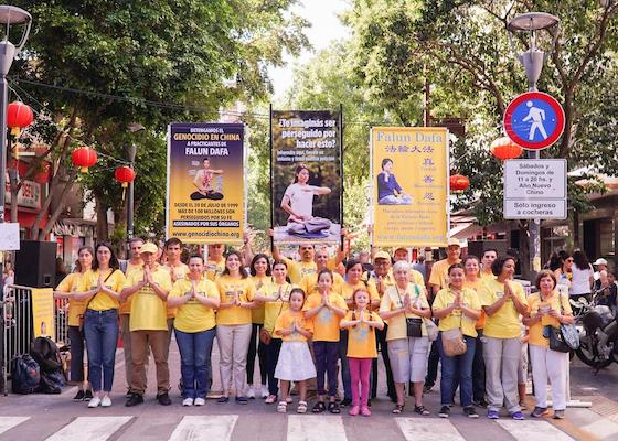 Image for article Argentyna: Podnoszenie świadomości na temat Falun Gong w chińskiej dzielnicy podczas Chińskiego Nowego Roku
