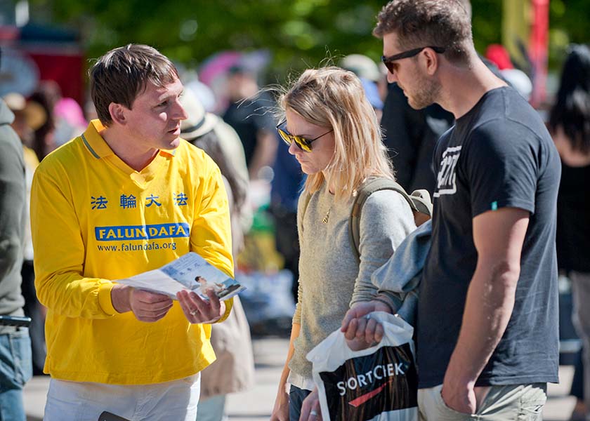 Image for article Polska: Praktykujący Falun Gong w Warszawie i Atenach upamiętniają historyczny apel z 25 kwietnia