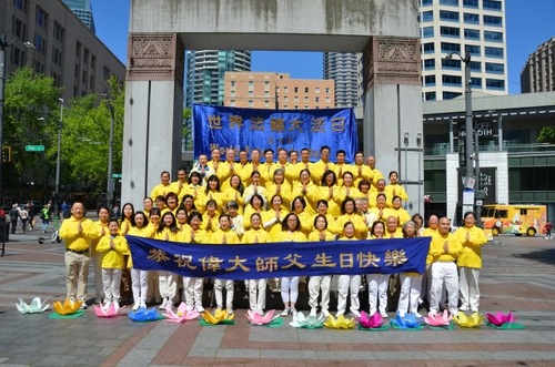 Image for article Praktykujący Falun Dafa w zachodniej części Stanów Zjednoczonych obchodzą Światowy Dzień Falun Dafa