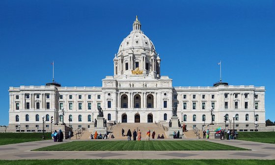 Image for article Legislatura stanu Minnesota przyjęła rezolucję wzywającą do zaprzestania grabieży organów od praktykujących Falun Gong przez KPCh