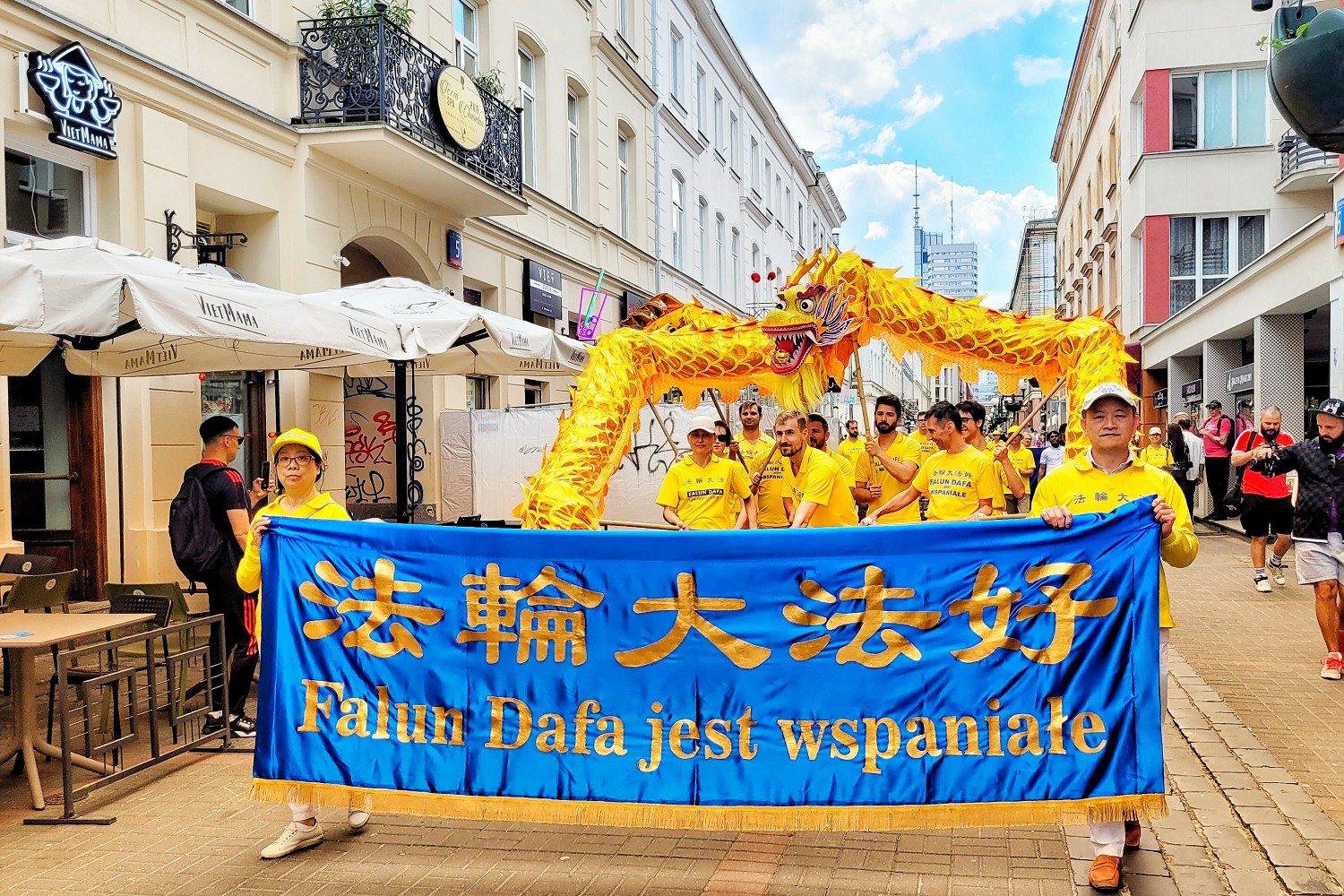 Image for article Polska: Praktykujący organizują paradę, aby uczcić Dzień Falun Dafa i podziękować Mistrzowi