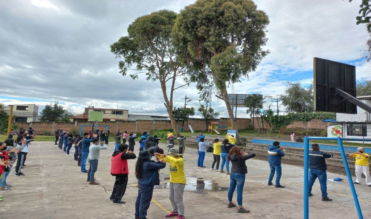 Image for article ​Ekwador: Praktykujący przedstawiają Falun Dafa lokalnym mieszkańcom, w różnych częściach kraju