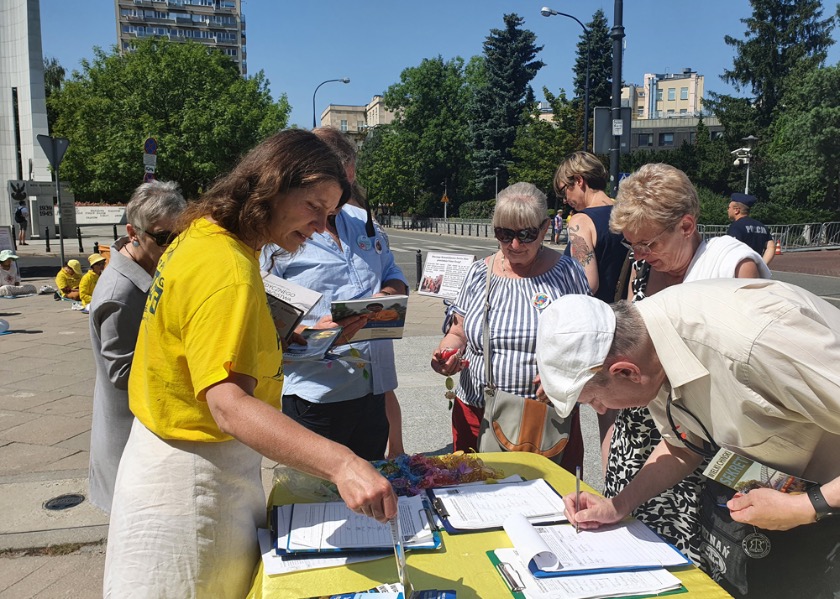 Image for article Polska: Praktykujący organizują wydarzenia w dwóch miastach, wzywając do zakończenia prześladowań w Chinach