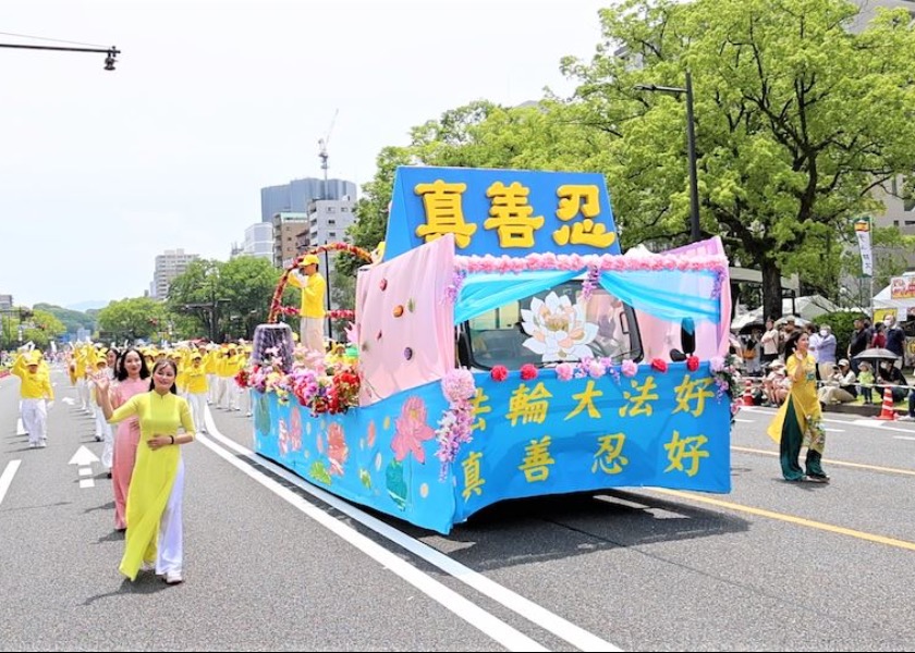 Image for article ​Japonia: Falun Dafa ciepło przyjęte na Festiwalu Kwiatów w Hiroszimie