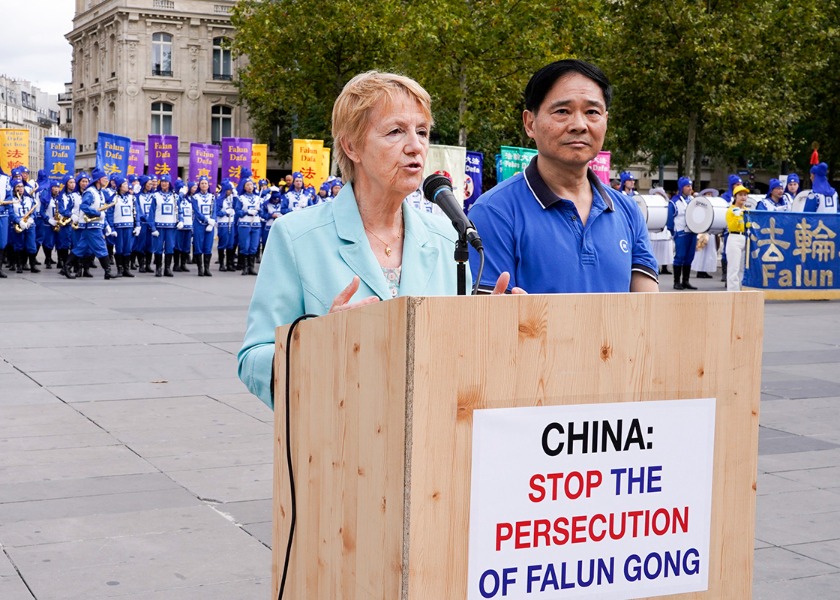 Image for article Europa: Państwowi urzędnicy wyrażają poparcie dla Falun Gong na wiecu w Paryżu