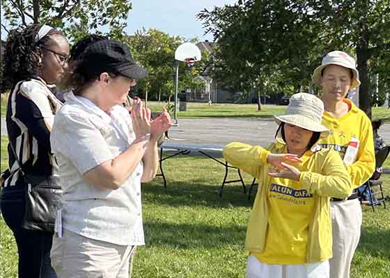 Image for article Ottawa: Przedstawienie Falun Dafa na wydarzeniu społecznym