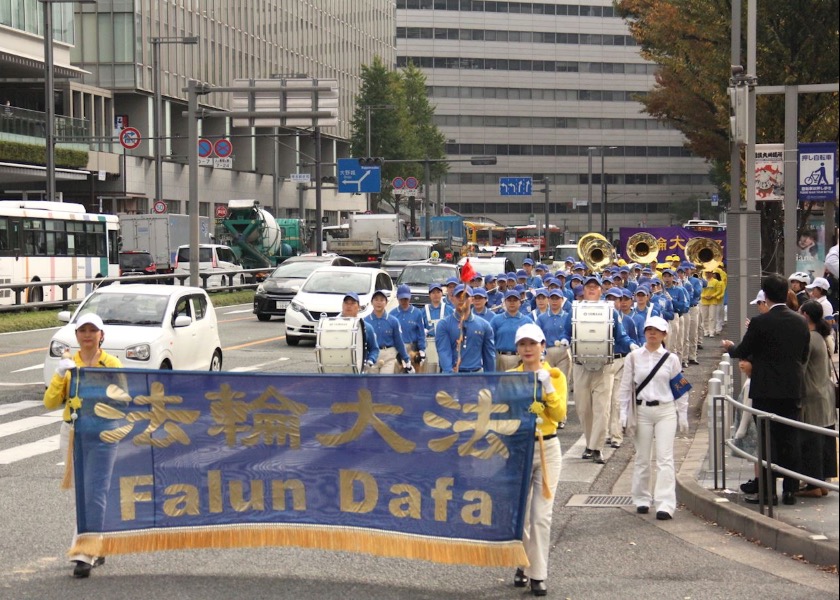 Image for article Japonia: Świętowanie podczas parady w Fukoce wypisania się 420 milionów ludzi z KPCh