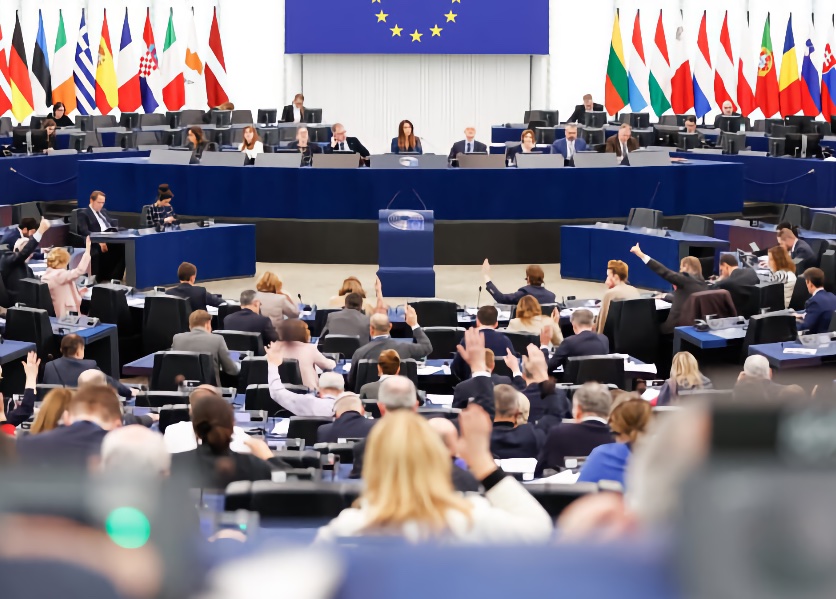 Image for article Parlament Europejski przyjmuje rezolucję żądającą od KPCh natychmiastowego zakończenia prześladowań Falun Gong