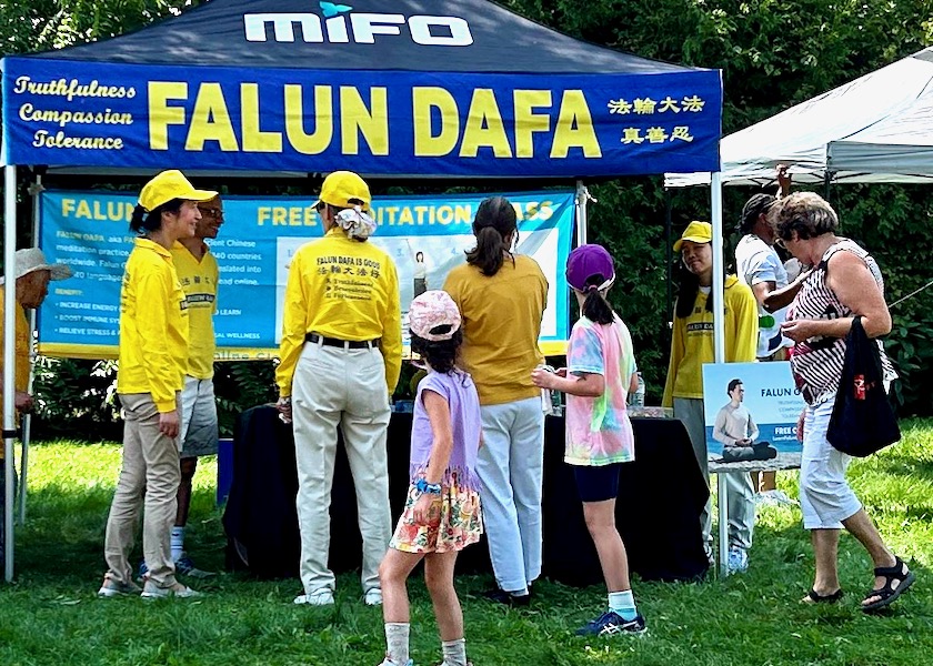 Image for article Ottawa, Kanada: Ludzie dowiadują się o Falun Dafa na Festiwalu Wielokulturowym