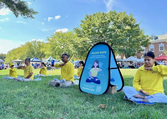 Image for article Newark, Delaware: Ludzie popierają Falun Dafa i zakończenie prześladowań podczas wydarzenia Dnia Społeczności Newark