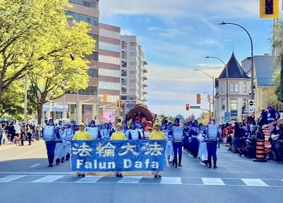 Image for article Kitchener, Kanada: Falun Dafa cieszy się popularnością podczas Kitchener-Waterloo Oktoberfest 2024