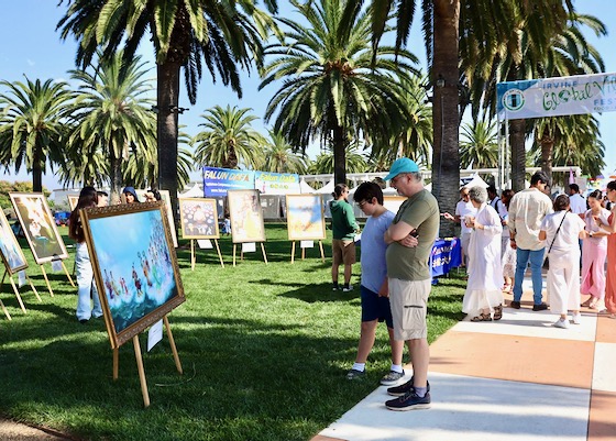 Image for article Irvine, Kalifornia: Falun Dafa wspierane na festiwalu Global Village