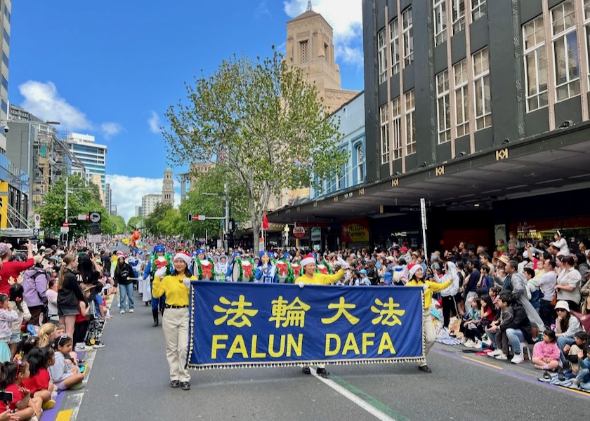 Image for article Nowa Zelandia: Falun Dafa powitane na czterech paradach bożonarodzeniowych