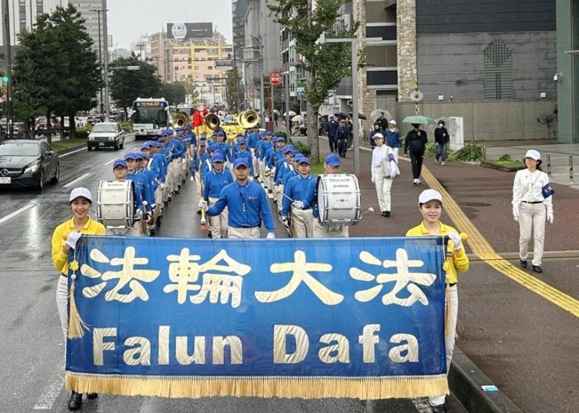 Image for article Japonia: Ludzie wspierają praktykujących Falun Gong podczas parady, aby podnieść świadomość na temat trwających prześladowań w Chinach