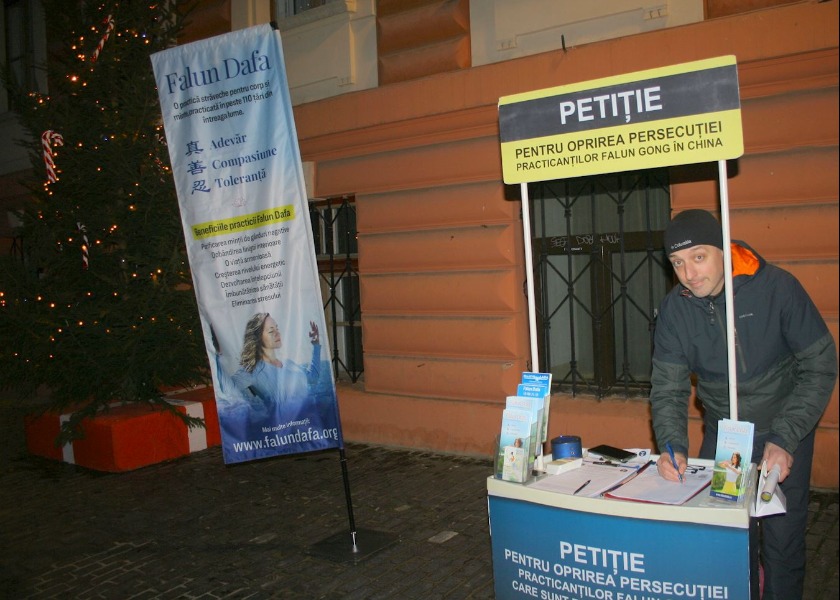 Image for article Rumunia: Ludzie chwalą zasady Falun Dafa podczas wydarzenia w Braszowie