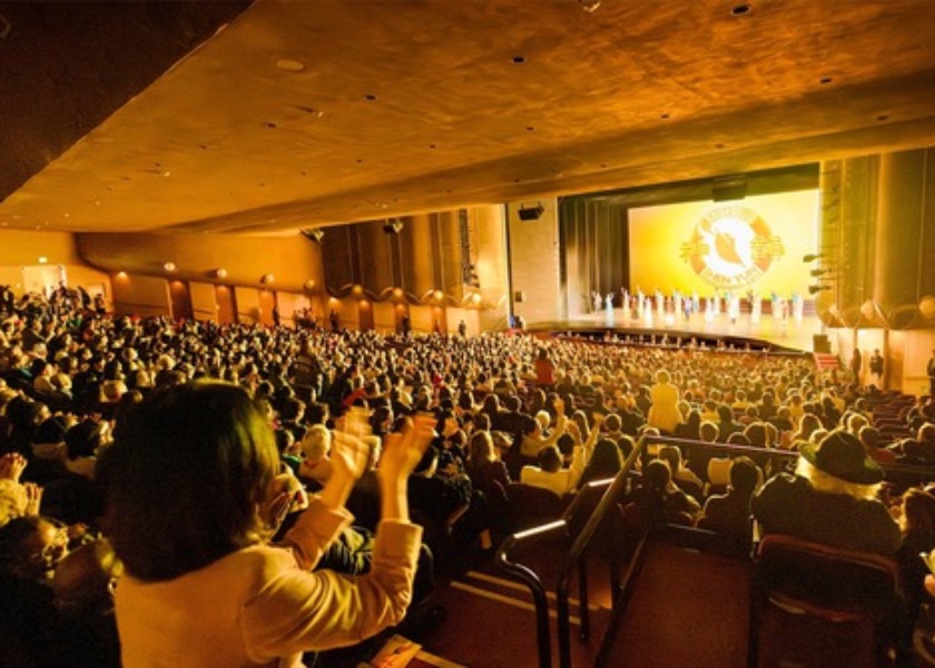 Image for article Amerykańska publiczność wita rok 2025, oglądając Shen Yun prezentujące całkowicie nowy program