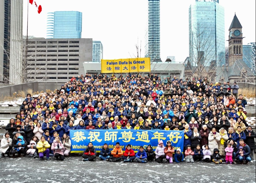 Image for article Praktykujący Falun Dafa z Toronto życzą Mistrzowi Li Szczęśliwego Nowego Roku