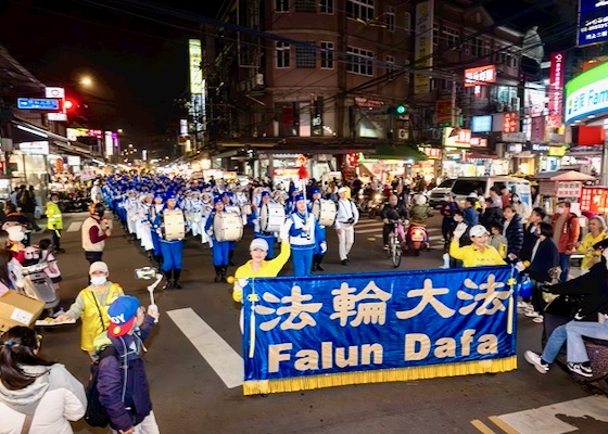 Image for article Tajwan: Orkiestra marszowa Tian Guo powitana na obchodach Święta Lampionów Shulin