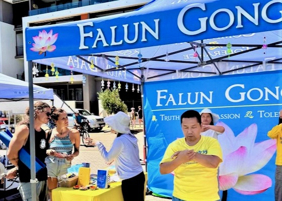 Image for article Australia: Przedstawienie Falun Dafa na festiwalu w Perth