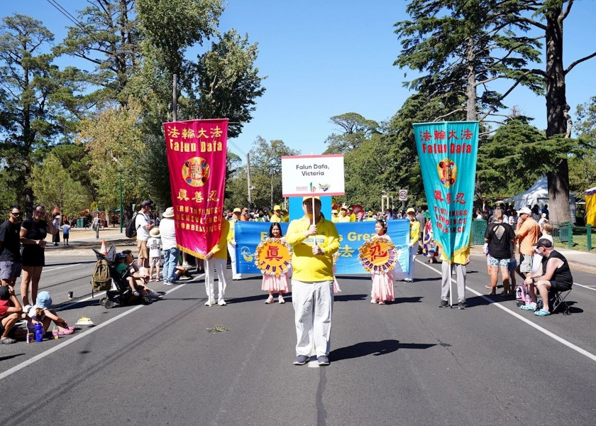 Image for article Australia: Falun Dafa powitane na paradzie w stanie Wiktoria