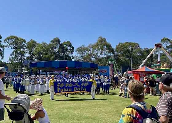 Image for article Australia: Falun Dafa powitane na lokalnym festiwalu