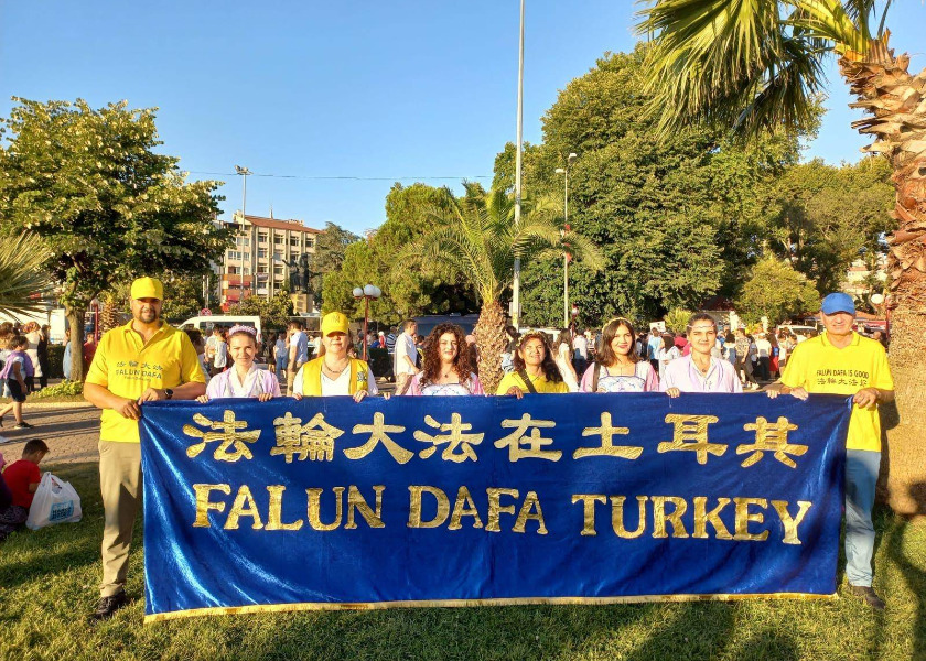 Image for article Praktykujący Falun Dafa z Turcji: Zhuan Falun to bezcenny dar