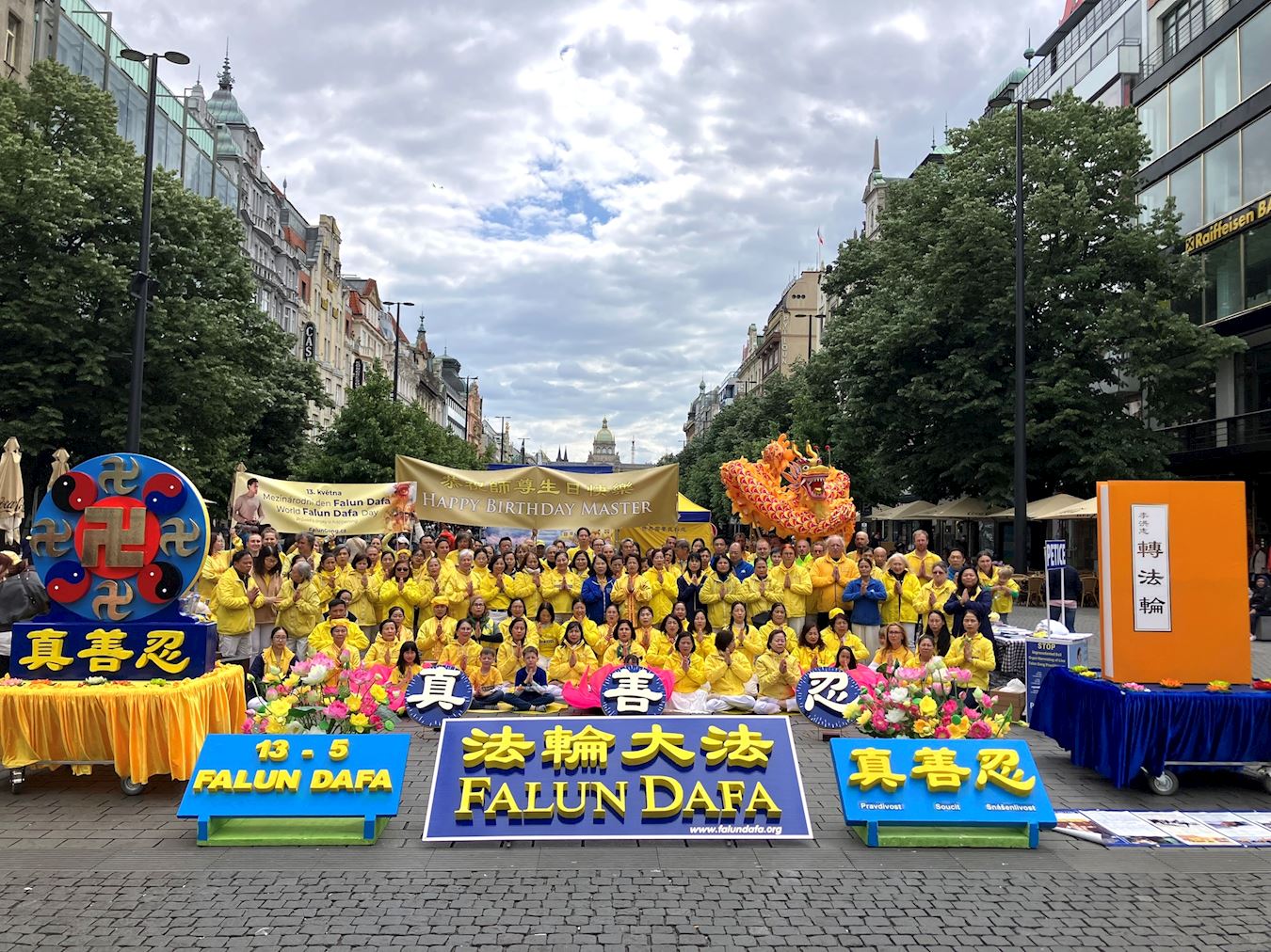 Image for article Praga, Czechy: Obchody Światowego Dnia Falun Dafa