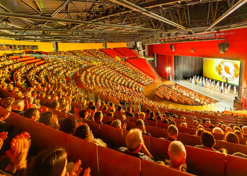 Image for article Widzowie na całym świecie poruszeni duchowością Shen Yun: „Dotyka istoty duchowości”