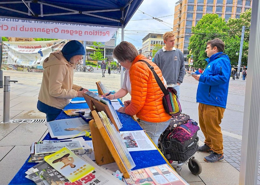 Image for article Niemcy: Chińscy studenci opuszczają Komunistyczną Partię Chin i powiązane z nią organizacje