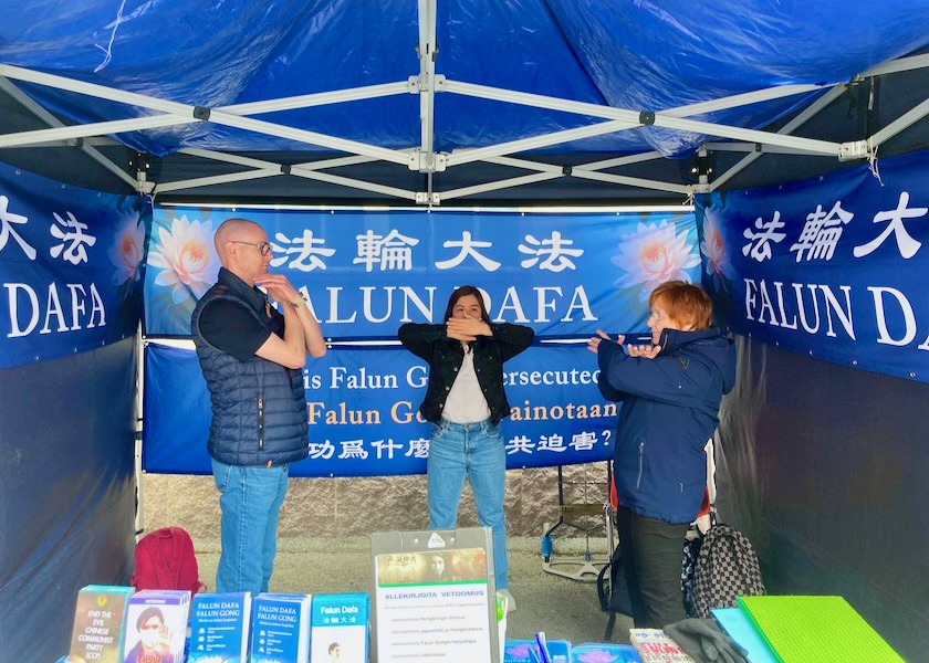 Image for article Praktykujący Falun Dafa szerzą prawdę w trzecim co do wielkości mieście w Finlandii