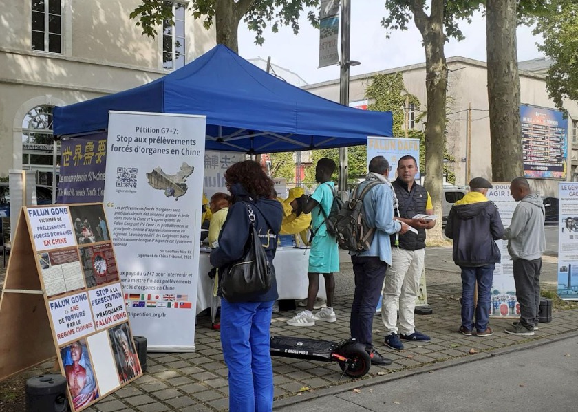 Image for article Przedstawienie Falun Dafa w La Roche-sur-Yon w zachodniej Francji