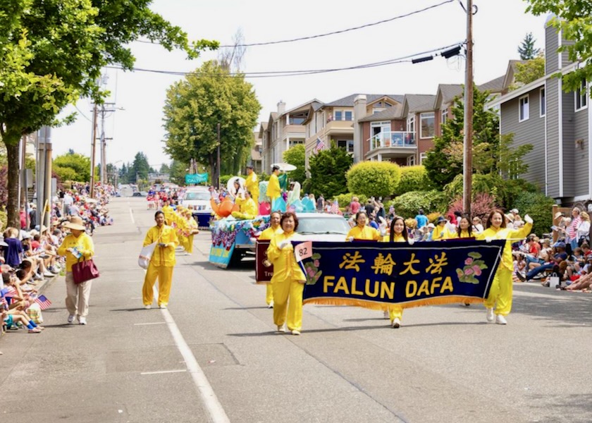 Image for article Stan Waszyngton: Grupa Falun Dafa zabłysnęła na paradzie 4 lipca w Edmonds