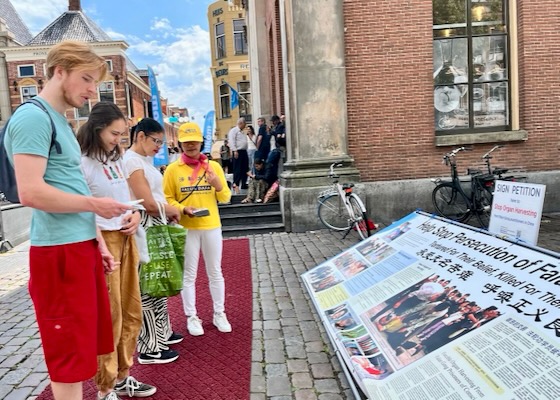 Image for article Holandia: Mieszkańcy Groningen wspierają pokojowy apel praktykujących Falun Dafa przeciwko prześladowaniom
