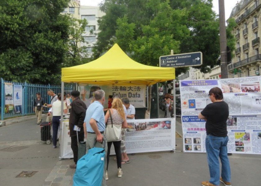 Image for article Francja: Ludzie z różnych środowisk dowiadują się o Falun Dafa podczas wydarzeń informacyjnych