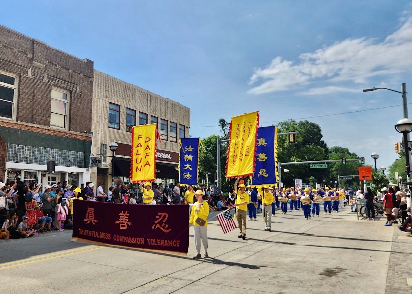 Image for article Michigan, USA: Falun Gong bierze udział w paradzie z okazji Dnia Niepodległości w Ann Arbor