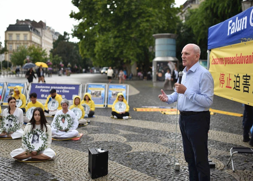 Image for article Słowacja: Parlamentarzyści wyrażają solidarność z praktykującymi Falun Gong podczas wiecu przeciwko trwającym 26 lat prześladowaniom