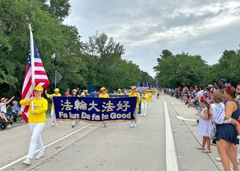 Image for article Houston, Teksas: Ludzie chwalą Falun Dafa podczas parady z okazji Dnia Niepodległości