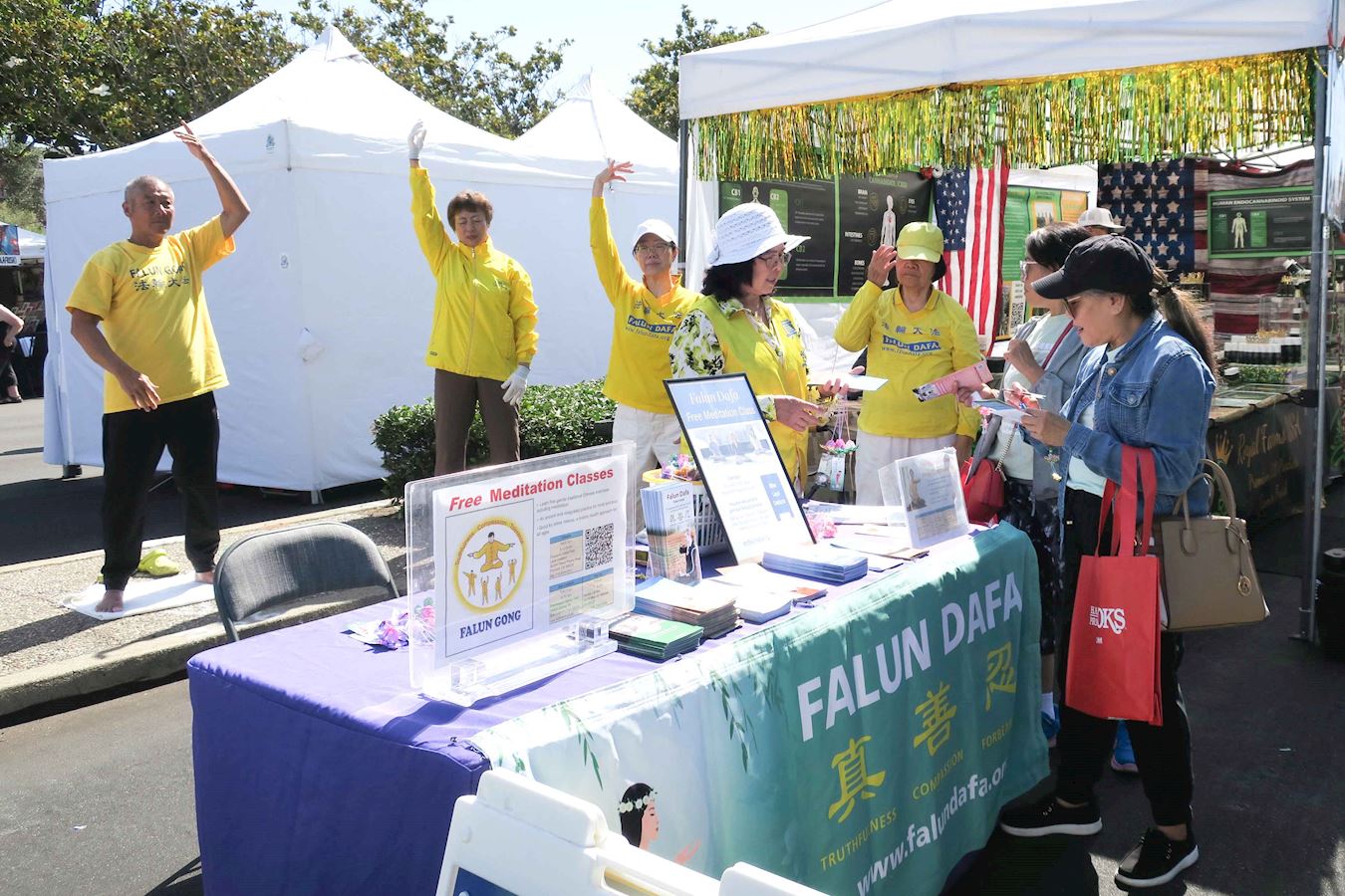 Image for article Fremont, Kalifornia: Przedstawienie praktyki Falun Dafa na festiwalu sztuki