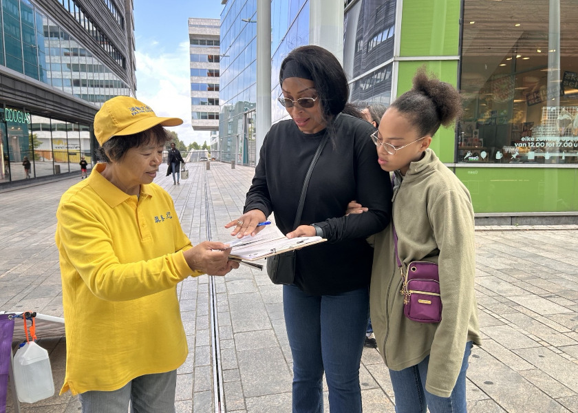 Image for article Holandia: Ludzie okazują wsparcie dla Falun Gong podczas wydarzenia w Almere
