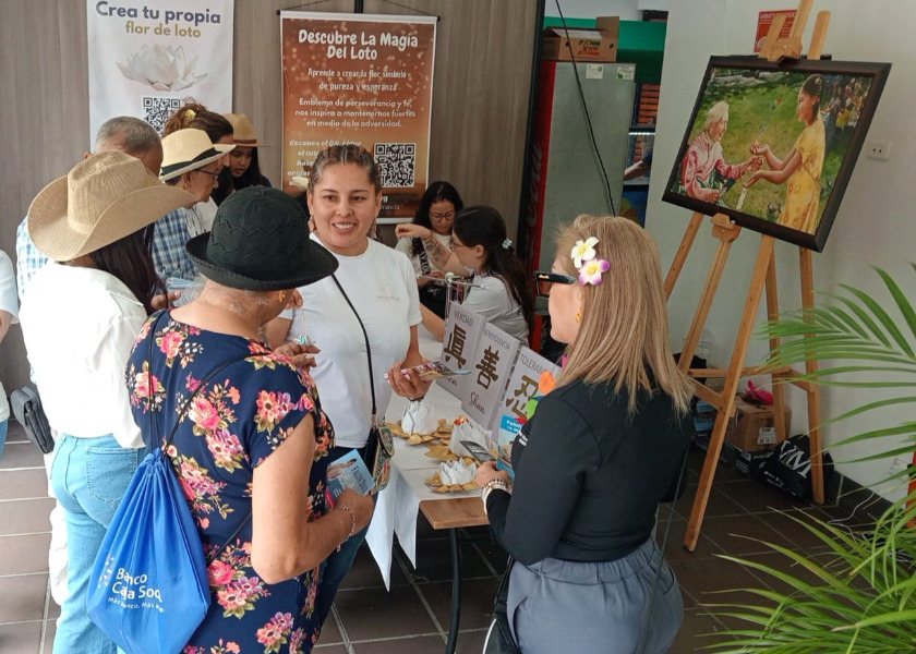 Image for article Medellín, Kolumbia: Falun Dafa rozkwita na Festiwalu Kwiatów