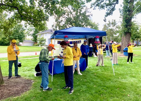 Image for article Chicago: Przedstawienie praktyki Falun Gong na festiwalu Tapestry Multicultural Festival