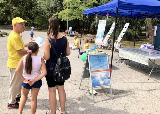 Image for article Bułgarzy chwalą moc Falun Dafa podczas 10. dorocznego festiwalu „Witaj, Zdrowie!”
