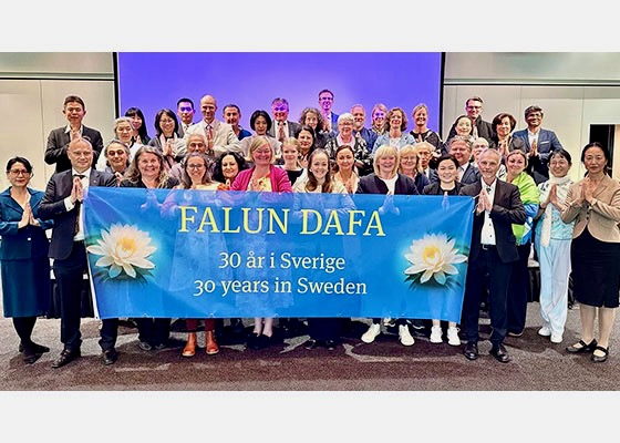Image for article Szwecja: Uczestnicy Nordyckiej Konferencji Fa dziękują Mistrzowi za wprowadzenie Falun Dafa do Europy