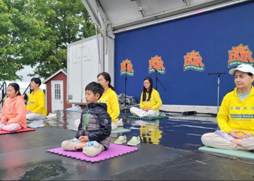 Image for article Nowy Jork: Przedstawienie praktyki Falun Dafa na targach Great New York State Fair