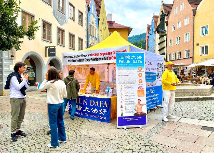 Image for article Niemcy: Ludzie w historycznym Füssen dowiadują się o Falun Dafa