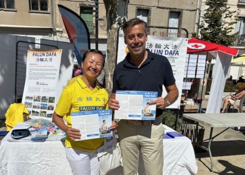 Image for article Francja: Falun Dafa powitane na forum stowarzyszeń w Agde