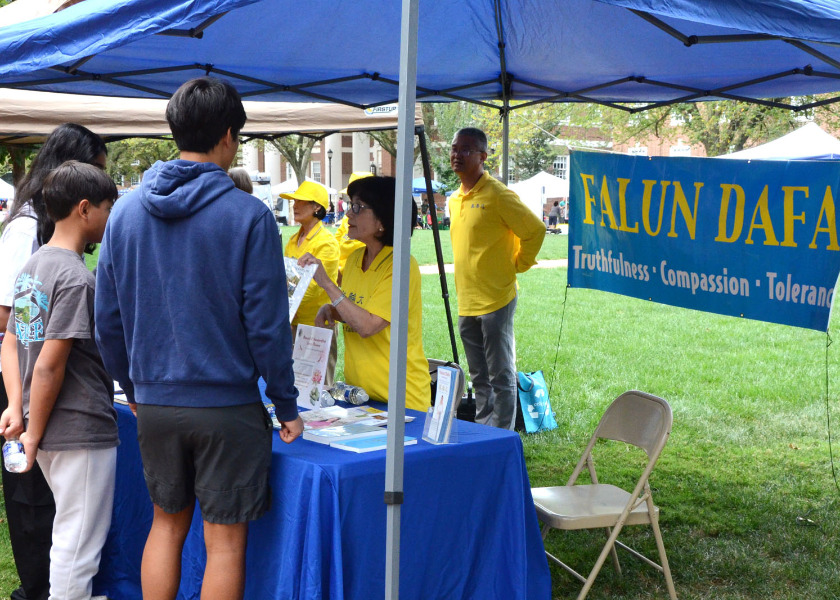 Image for article Delaware, USA: Przedstawienie praktyki Falun Dafa na dniu wspólnoty w Newark