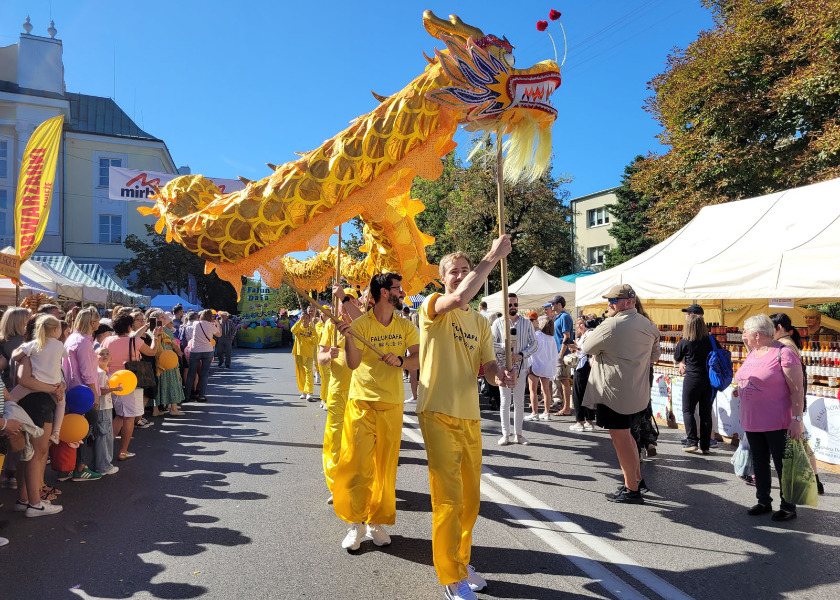 Image for article Polska: Zasady Falun Dafa pochwalone na festiwalu dożynkowym