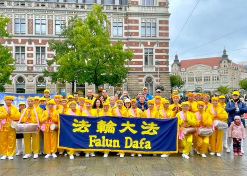 Image for article Praktykujący Falun Dafa w Niemczech dziękują Mistrzowi Li i życzą mu szczęśliwego Święta Środka Jesieni
