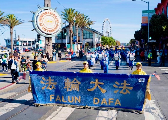Image for article San Francisco, Kalifornia: Falun Dafa powitane podczas parady z okazji Dnia Weterana